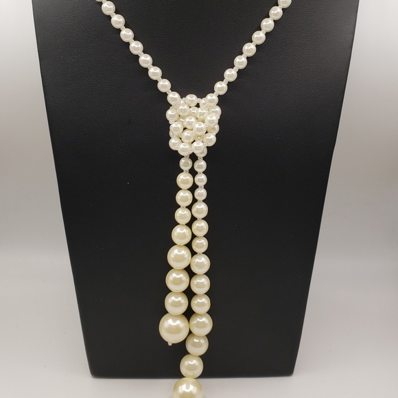 Graduated Faux Pearl Necklace Vintage Costume Jewelry Natural Knotted Tassel - Picture 3 of 7